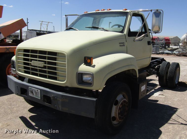 image for item DG1263 1997 GMC C5500 truck cab and chassis