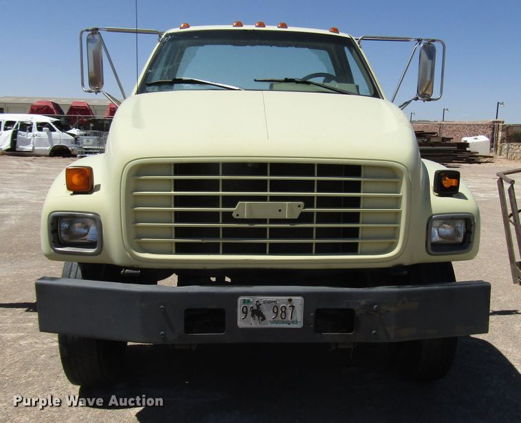 image for item DG1263 1997 GMC C5500 truck cab and chassis