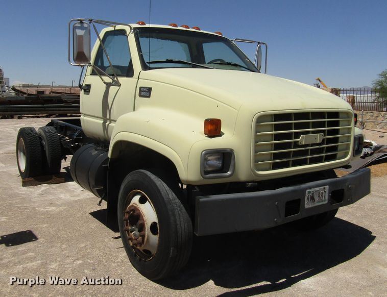 image for item DG1263 1997 GMC C5500 truck cab and chassis