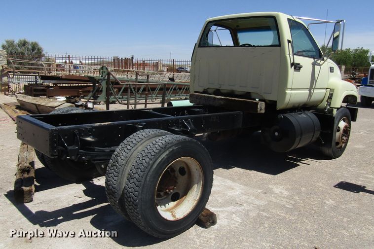 image for item DG1263 1997 GMC C5500 truck cab and chassis