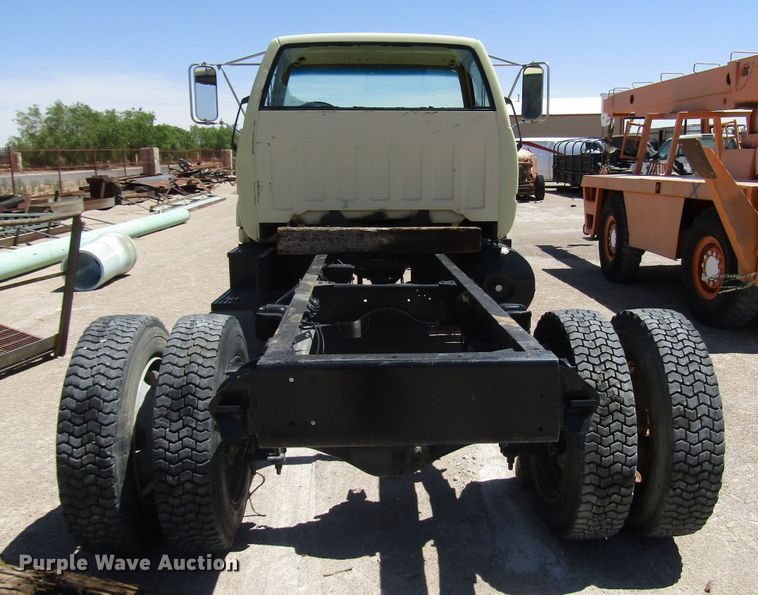 image for item DG1263 1997 GMC C5500 truck cab and chassis