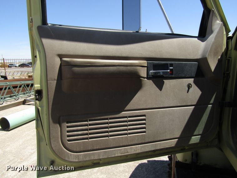 image for item DG1263 1997 GMC C5500 truck cab and chassis