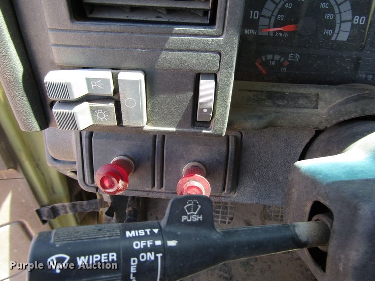 image for item DG1263 1997 GMC C5500 truck cab and chassis