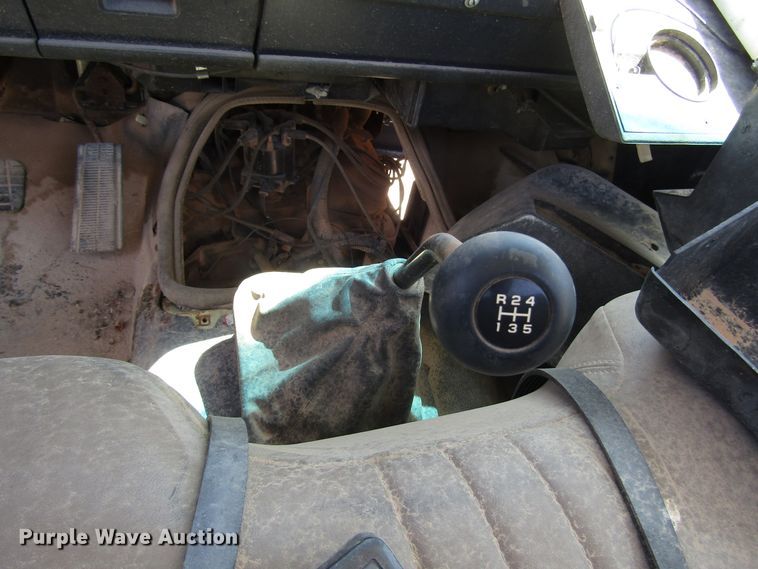 image for item DG1263 1997 GMC C5500 truck cab and chassis