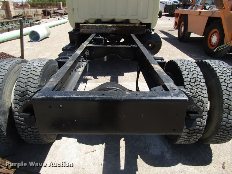 image for item DG1263 1997 GMC C5500 truck cab and chassis