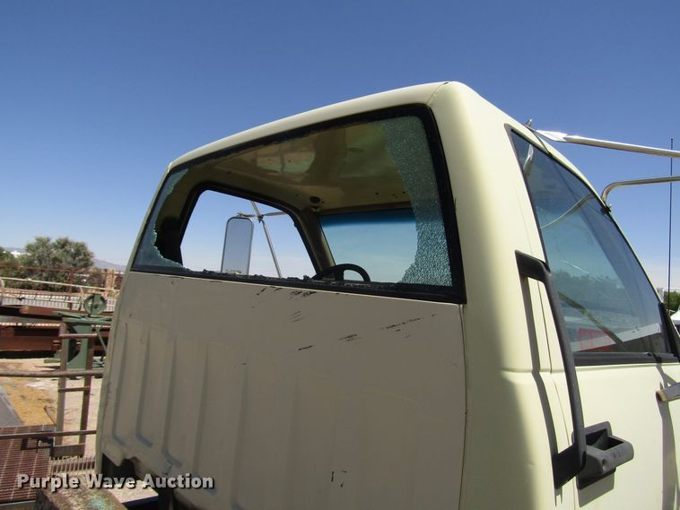 image for item DG1263 1997 GMC C5500 truck cab and chassis