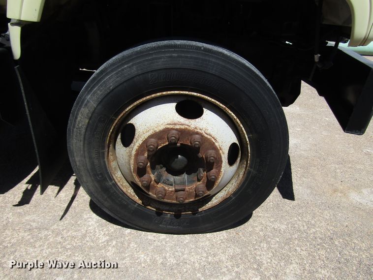 image for item DG1263 1997 GMC C5500 truck cab and chassis