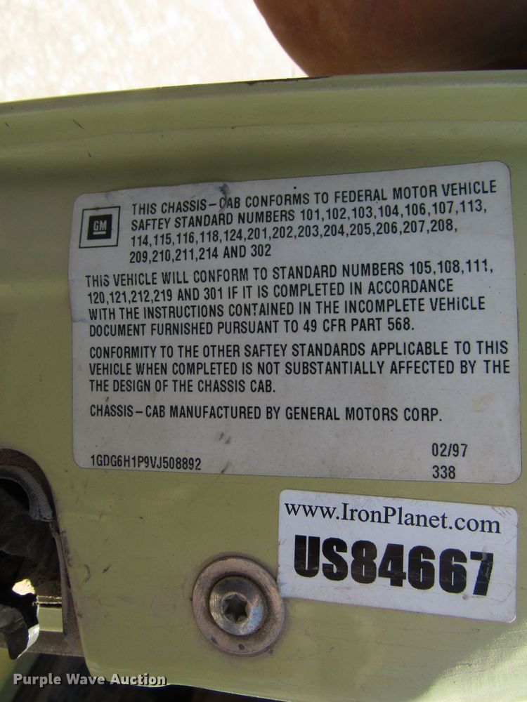 image for item DG1263 1997 GMC C5500 truck cab and chassis