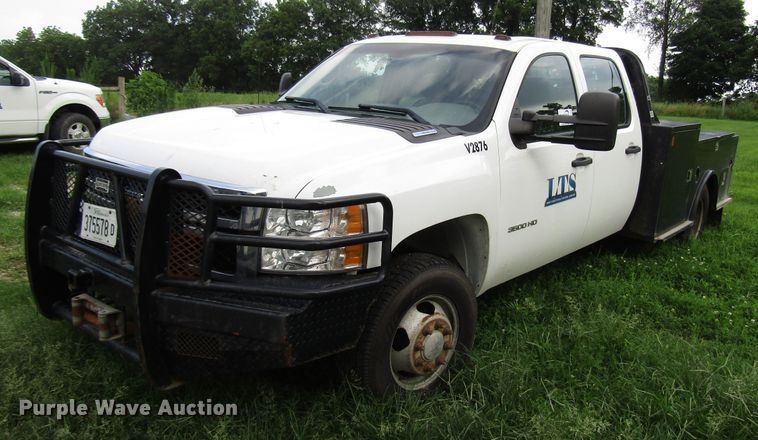 image for item DG1309 2011 Chevrolet Silverado 3500HD Crew Cab utility bed pickup truck