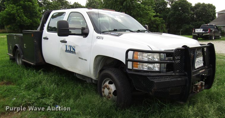 image for item DG1309 2011 Chevrolet Silverado 3500HD Crew Cab utility bed pickup truck