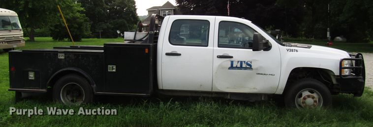 image for item DG1309 2011 Chevrolet Silverado 3500HD Crew Cab utility bed pickup truck