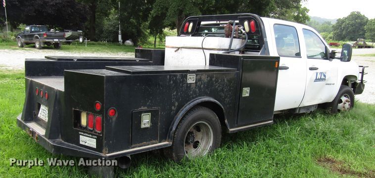 image for item DG1309 2011 Chevrolet Silverado 3500HD Crew Cab utility bed pickup truck