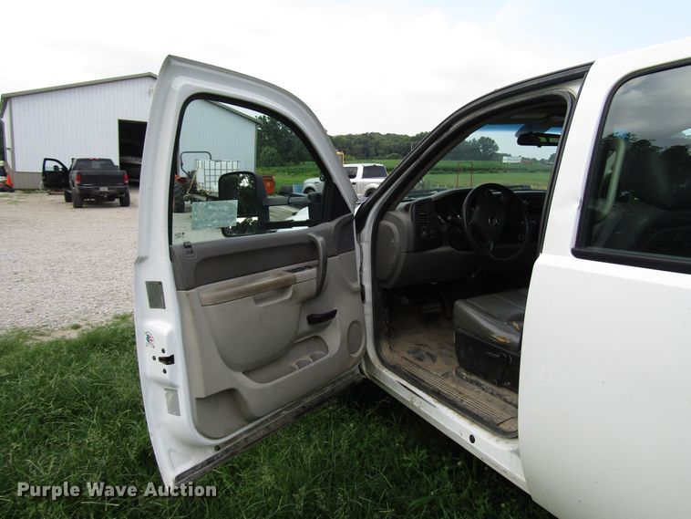 image for item DG1309 2011 Chevrolet Silverado 3500HD Crew Cab utility bed pickup truck