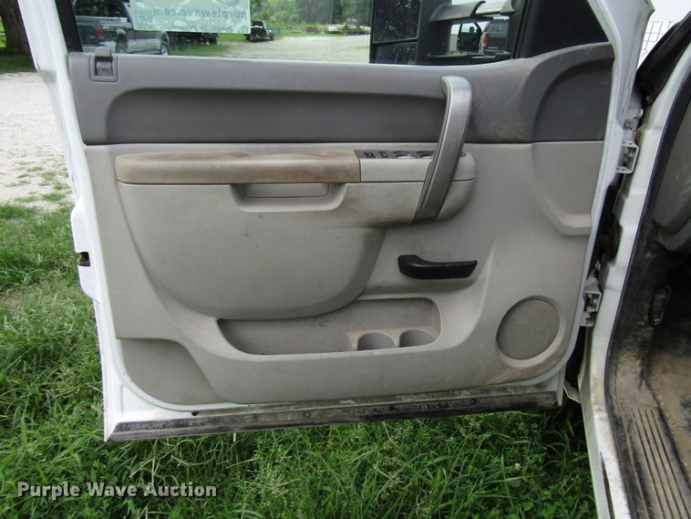 image for item DG1309 2011 Chevrolet Silverado 3500HD Crew Cab utility bed pickup truck