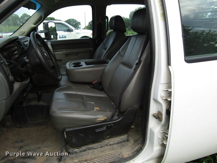 image for item DG1309 2011 Chevrolet Silverado 3500HD Crew Cab utility bed pickup truck