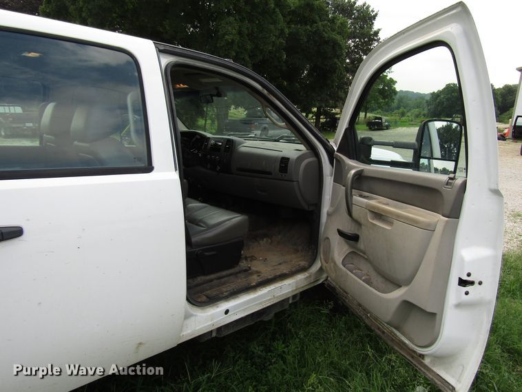 image for item DG1309 2011 Chevrolet Silverado 3500HD Crew Cab utility bed pickup truck
