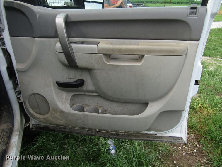 image for item DG1309 2011 Chevrolet Silverado 3500HD Crew Cab utility bed pickup truck