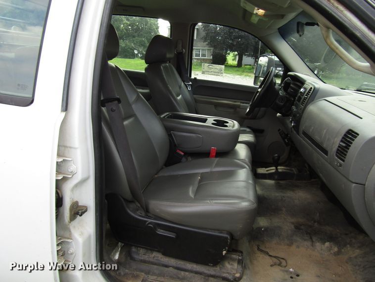 image for item DG1309 2011 Chevrolet Silverado 3500HD Crew Cab utility bed pickup truck