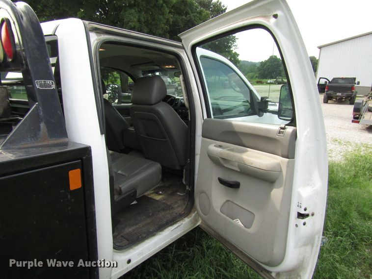 image for item DG1309 2011 Chevrolet Silverado 3500HD Crew Cab utility bed pickup truck