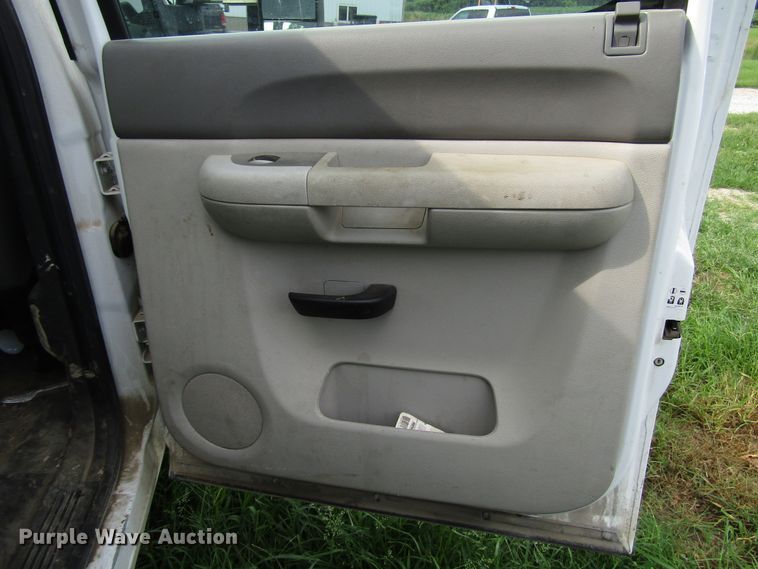 image for item DG1309 2011 Chevrolet Silverado 3500HD Crew Cab utility bed pickup truck