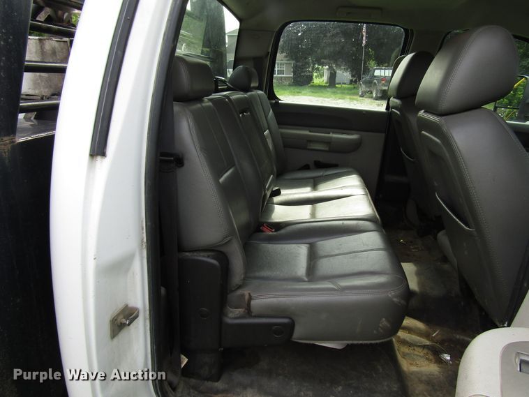 image for item DG1309 2011 Chevrolet Silverado 3500HD Crew Cab utility bed pickup truck