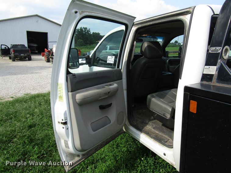 image for item DG1309 2011 Chevrolet Silverado 3500HD Crew Cab utility bed pickup truck