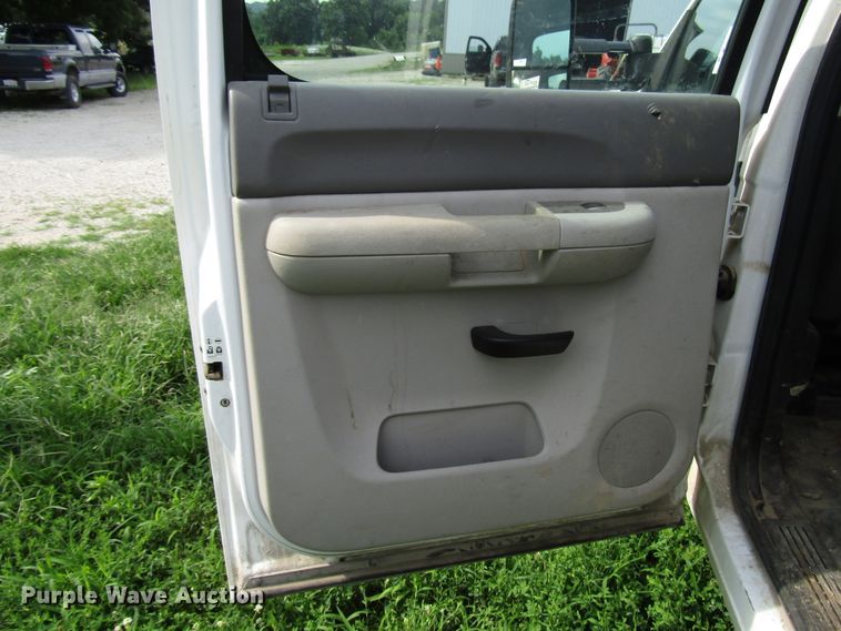 image for item DG1309 2011 Chevrolet Silverado 3500HD Crew Cab utility bed pickup truck