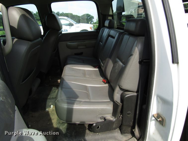 image for item DG1309 2011 Chevrolet Silverado 3500HD Crew Cab utility bed pickup truck