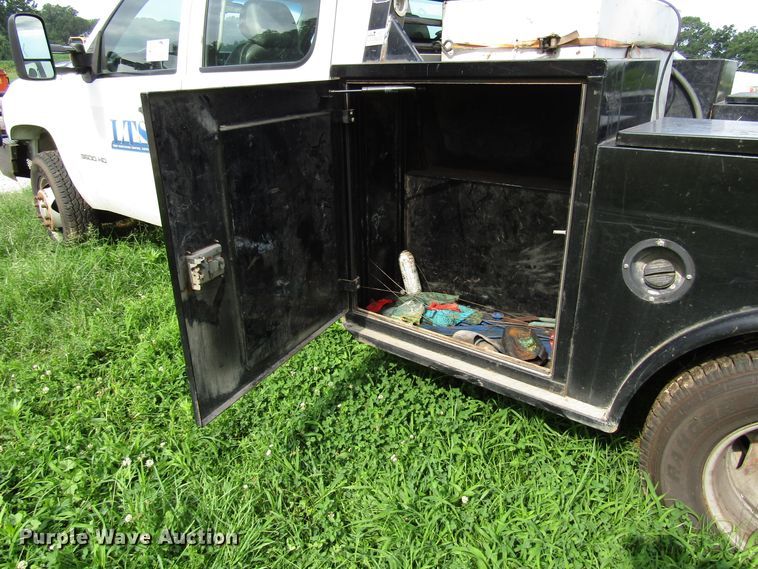 image for item DG1309 2011 Chevrolet Silverado 3500HD Crew Cab utility bed pickup truck