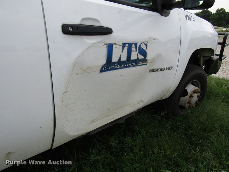 image for item DG1309 2011 Chevrolet Silverado 3500HD Crew Cab utility bed pickup truck