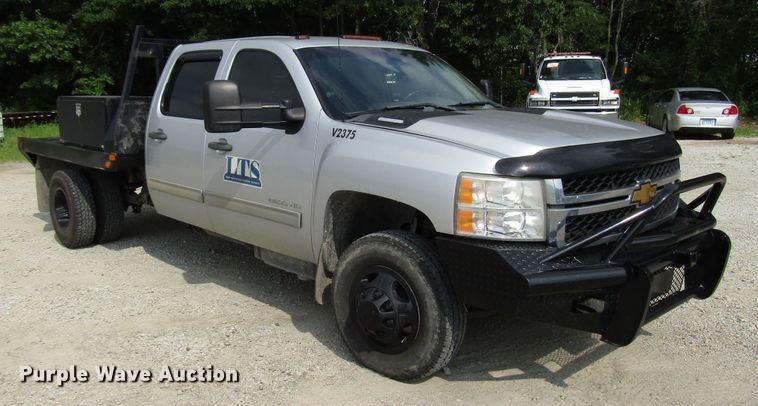 image for item DG1310 2011 Chevrolet Silverado 3500HD Crew Cab flatbed pickup truck
