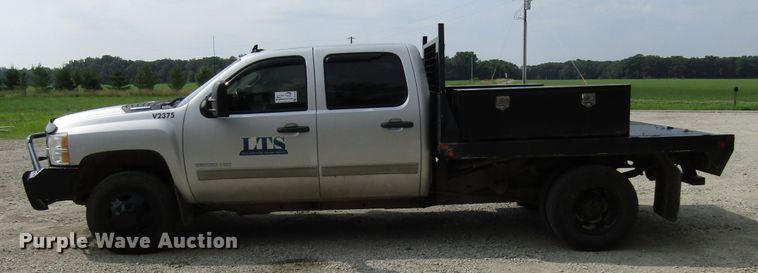 image for item DG1310 2011 Chevrolet Silverado 3500HD Crew Cab flatbed pickup truck