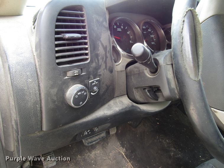 image for item DG1310 2011 Chevrolet Silverado 3500HD Crew Cab flatbed pickup truck