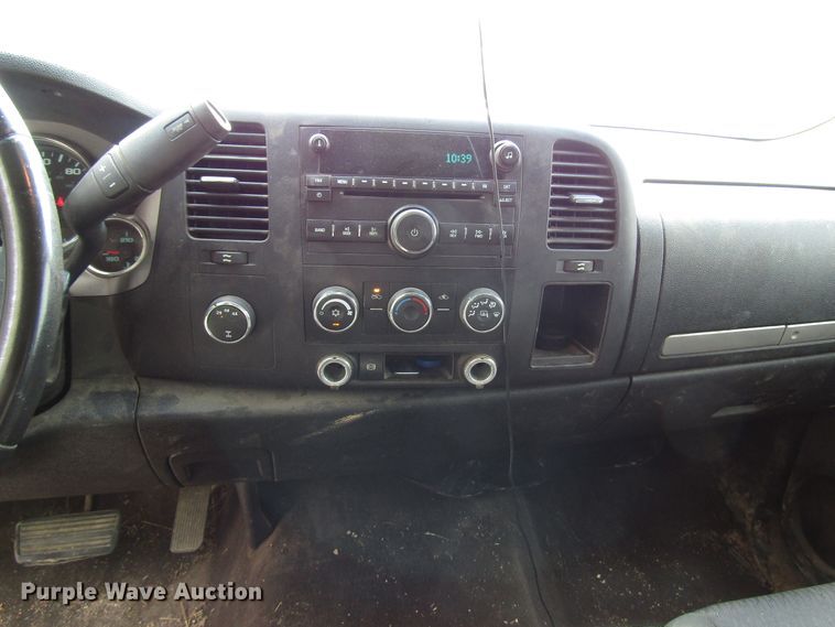 image for item DG1310 2011 Chevrolet Silverado 3500HD Crew Cab flatbed pickup truck