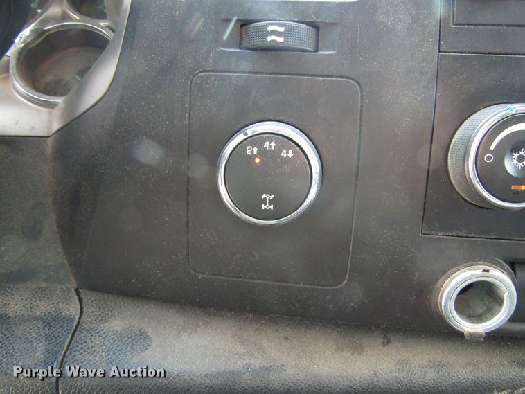 image for item DG1310 2011 Chevrolet Silverado 3500HD Crew Cab flatbed pickup truck