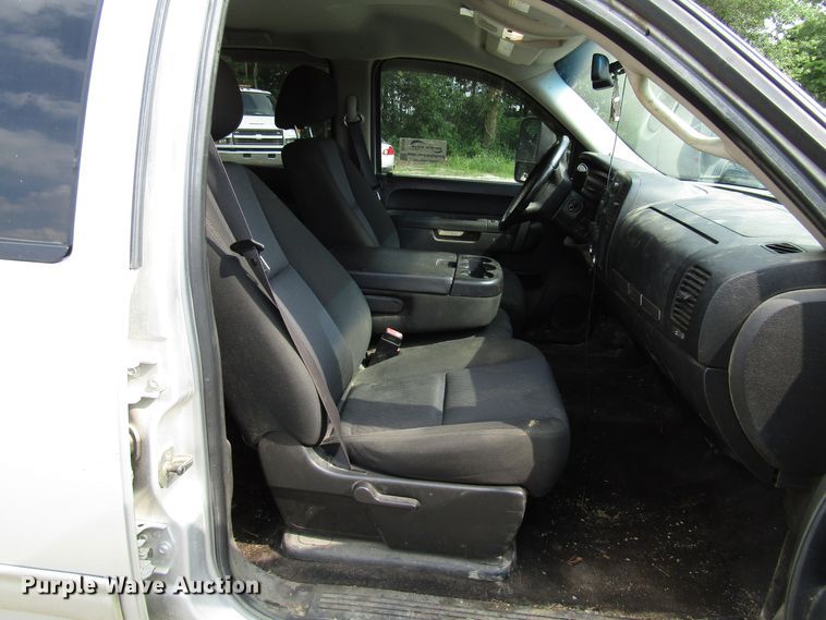 image for item DG1310 2011 Chevrolet Silverado 3500HD Crew Cab flatbed pickup truck