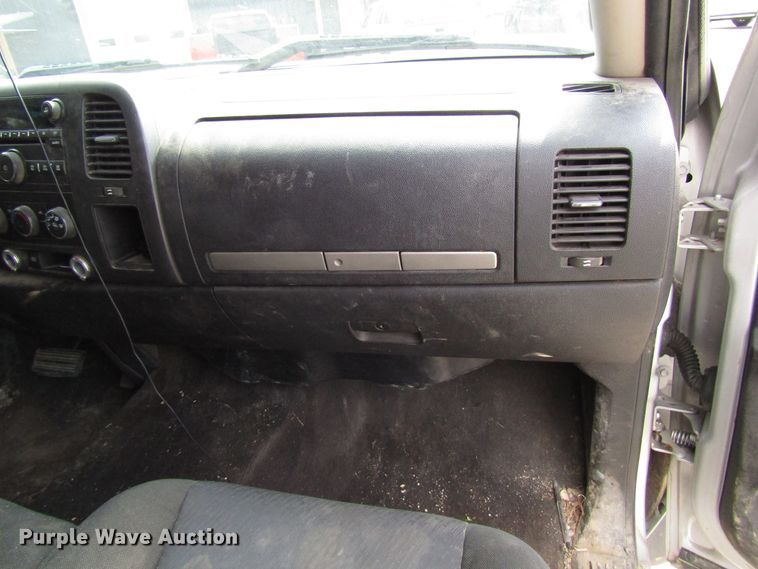 image for item DG1310 2011 Chevrolet Silverado 3500HD Crew Cab flatbed pickup truck