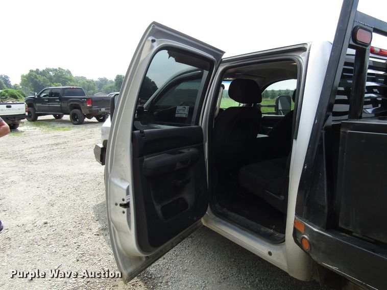 image for item DG1310 2011 Chevrolet Silverado 3500HD Crew Cab flatbed pickup truck