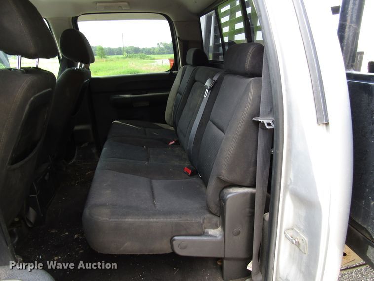 image for item DG1310 2011 Chevrolet Silverado 3500HD Crew Cab flatbed pickup truck