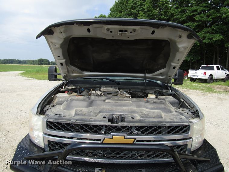 image for item DG1310 2011 Chevrolet Silverado 3500HD Crew Cab flatbed pickup truck