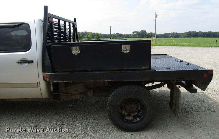 image for item DG1310 2011 Chevrolet Silverado 3500HD Crew Cab flatbed pickup truck