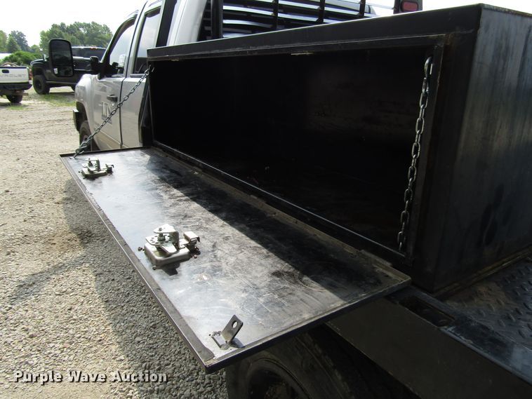 image for item DG1310 2011 Chevrolet Silverado 3500HD Crew Cab flatbed pickup truck