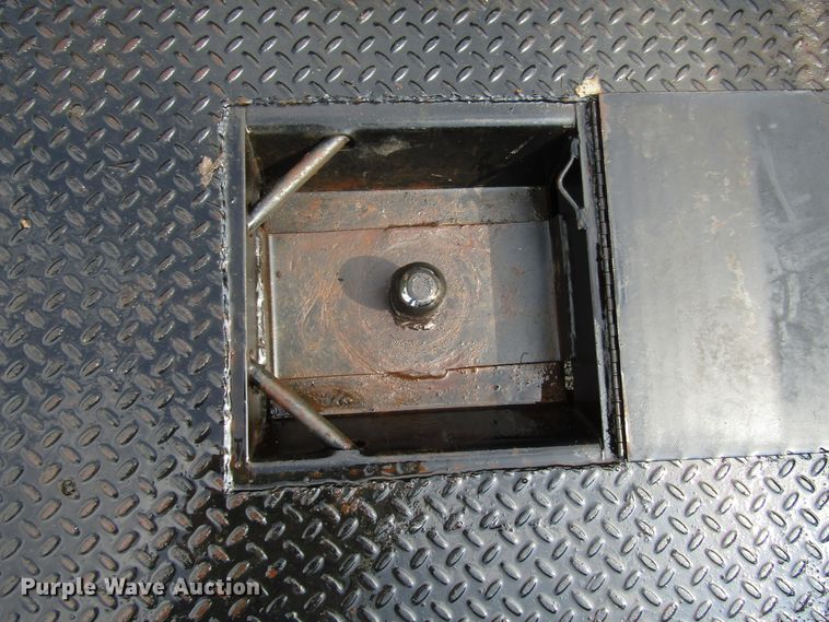 image for item DG1310 2011 Chevrolet Silverado 3500HD Crew Cab flatbed pickup truck