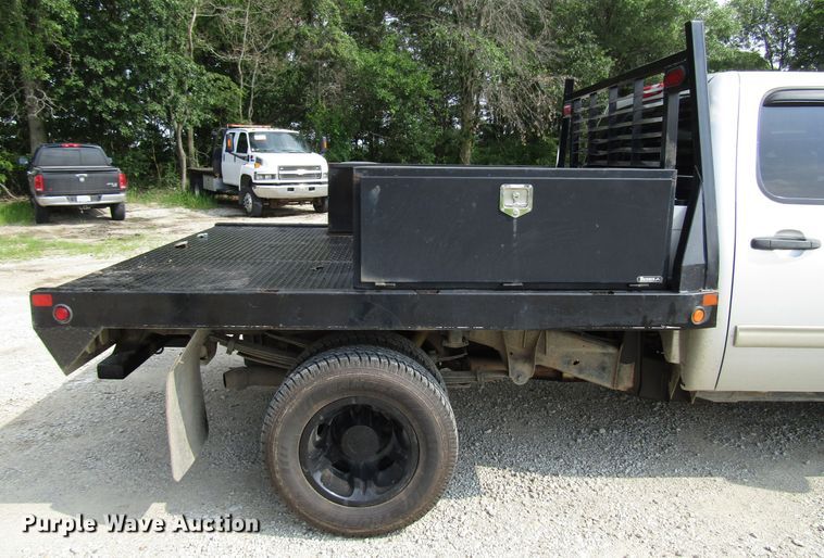image for item DG1310 2011 Chevrolet Silverado 3500HD Crew Cab flatbed pickup truck
