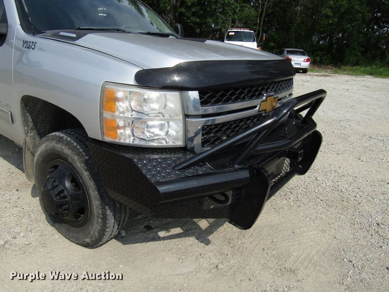 image for item DG1310 2011 Chevrolet Silverado 3500HD Crew Cab flatbed pickup truck