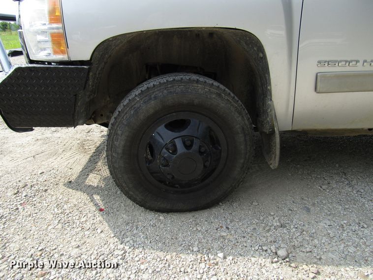 image for item DG1310 2011 Chevrolet Silverado 3500HD Crew Cab flatbed pickup truck