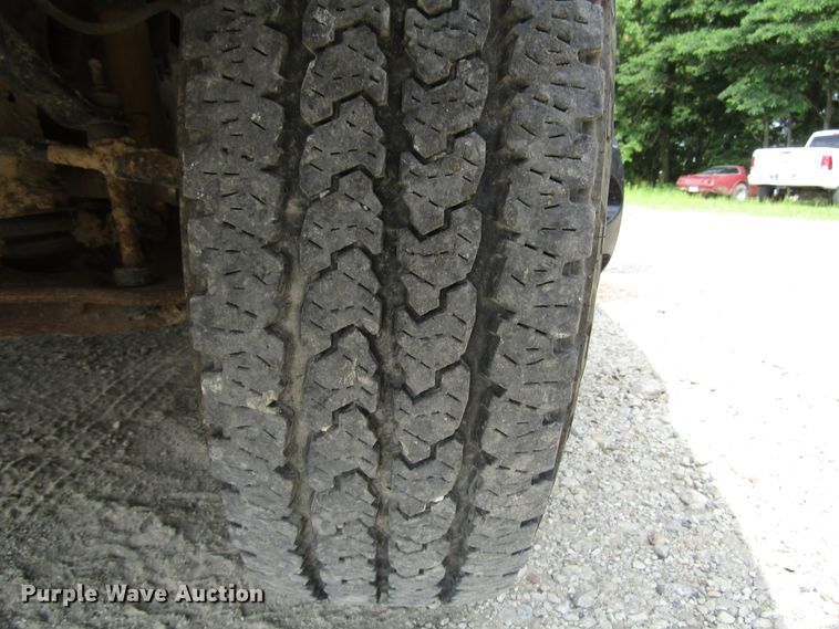 image for item DG1310 2011 Chevrolet Silverado 3500HD Crew Cab flatbed pickup truck