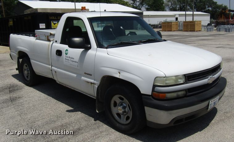 image for item DG1312 2002 Chevrolet Silverado 1500 pickup truck