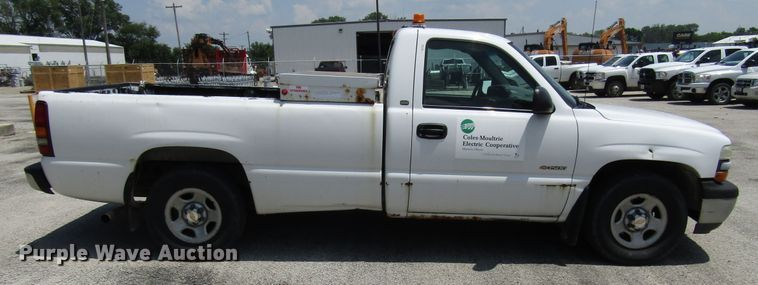 image for item DG1312 2002 Chevrolet Silverado 1500 pickup truck