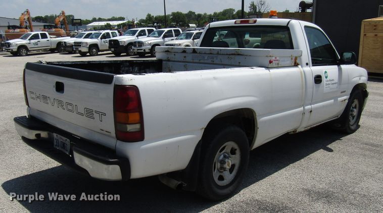 image for item DG1312 2002 Chevrolet Silverado 1500 pickup truck